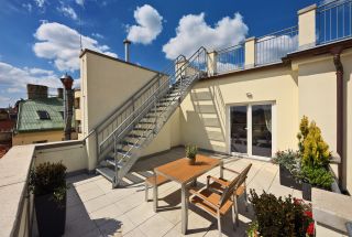 DELUXE 2-BEDROOM APARTMENT WITH TERRACE<br>( 4 pax )
