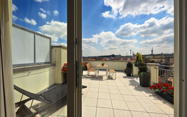 DELUXE 3 CHAMBRES APPARTEMENT AVEC TERRASSE ( 4-6 PAX )