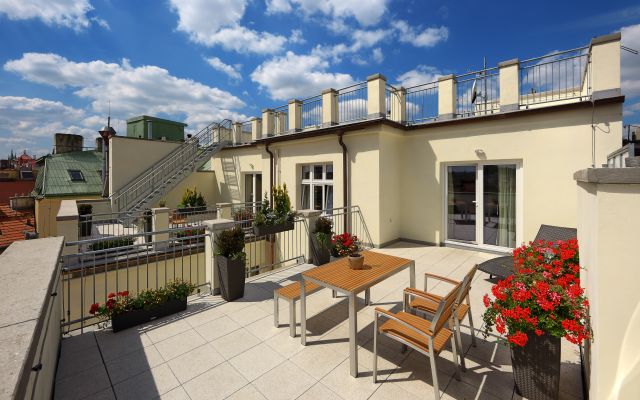 DELUXE 3 CHAMBRES APPARTEMENT AVEC TERRASSE ( 4-6 PAX )