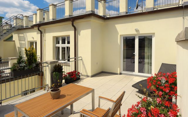 DELUXE 3 CHAMBRES APPARTEMENT AVEC TERRASSE ( 4-6 PAX )