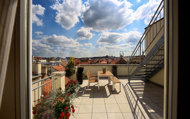 DELUXE 2-SCHLAFZIMMER APARTMENT MIT TERRASSE (4 pax)